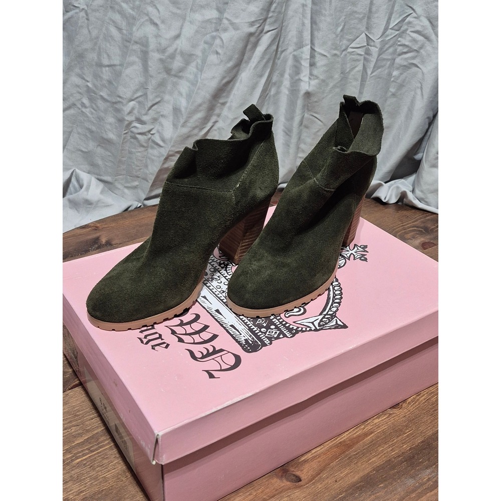 Crown Vintage Oliva Darcie Olive Green Suede Ruffle Ankle Boots Womens 6M